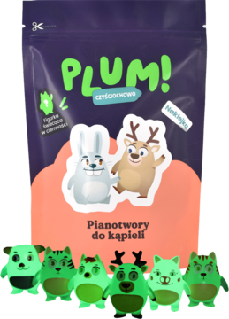 Fioletowe opakowanie Plum! Pianotwory do kąpieli z rysunkami królika i jelonka, a pod nim figurki świecące w ciemności.