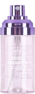 Fioletowa butelka Wibo Zero Gravity, wodoodporna mgiełka utrwalająca makijaż, z widocznym aplikatorem i napisem.