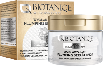 BIOTANIQE Serum Pads ze śluzem ślimaka, biały słoik ze złotym wieczkiem obok kartonika, widok z przodu.