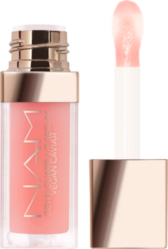 NAM Dewy Guard Lip Serum SPF 15 Vegan Caviar, butelka z rose gold. Obok wyjęty aplikator z błyszczącym płynem.