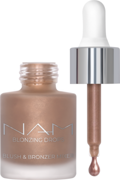 NAM Blonzing Drops Blush & Bronzer Mixer, nawilżający rozświetlacz w otwartej butelce z kroplą produktu.