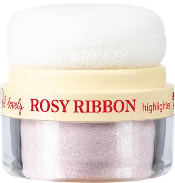 Sypki rozświetlacz do twarzy i ciała Lovely Rosy Ribbon, różowy, z białym puszkiem, w przezroczystym słoiczku.