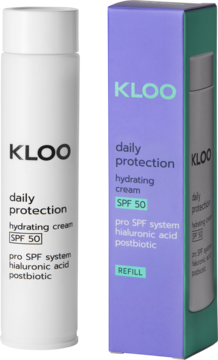 Biała butelka kremu KLOO Daily Protection SPF50 i fioletowe opakowanie uzupełniające z kwasem hialuronowym i postbiotykiem.