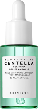 SKIN1004 Centella Tea-Trica Relief Ampoule w zielonej szklanej butelce z białą pipetą, widok z przodu.
