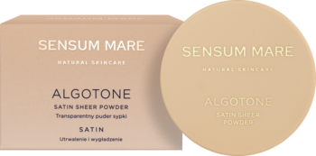 Sensum Mare Algotone: beżowy transparentny puder sypki o satynowym wykończeniu, z pudełkiem i okrągłym opakowaniem.