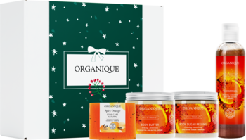 Zestaw Organique Cozy Winter Spice: zielone pudełko, żel, masło, peeling i mydło o korzennym zapachu pomarańczy.