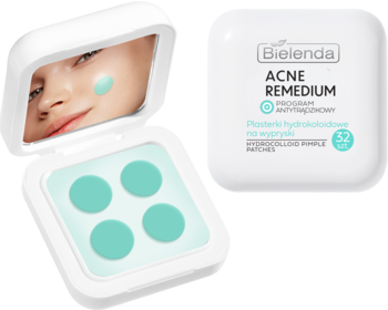 Bielenda Acne Remedium plasterki hydrokoloidowe: białe opakowanie i otwarte lusterko z czterema plastrami na skórze.