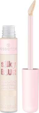 Essence Silky Blur Hydrating Longwear Concealer w beżowej butelce z różową nakrętką i wyjętym aplikatorem.