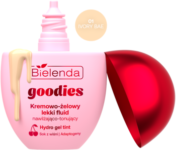 Bielenda Goodies nawilżający fluid 01 Ivory Bae, w różowej butelce z pompką, z wyciśniętym płynem, obok połówka wiśni.