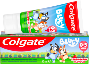 Colgate Bluey pasta dla dzieci 0-5 lat, truskawkowa. Tubka na niebieskim pudełku z postaciami.