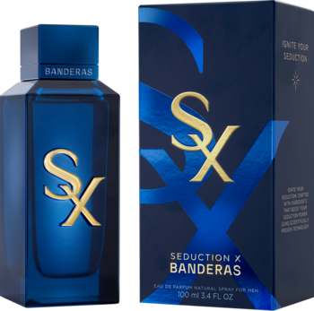 Granatowy flakon perfum Antonio Banderas Seduction X z logo SX obok pudełka. Nuty: grejpfrut, kardamon.