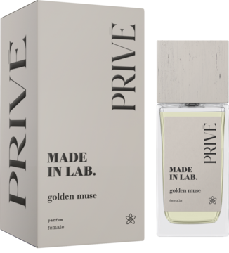 Damskie perfumy PRIVE MADE IN LAB. golden muse: szklany flakon z drewnianym korkiem i beżowe pudełko, widok pod kątem.