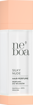 Neboa Silky Nude Hair Perfume w biało-brzoskwiniowym opakowaniu, przód, z nutami paczuli, irysa i praliny.