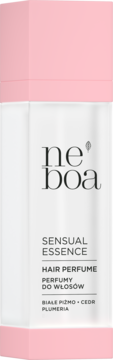 Neboa Hair Perfume Sensual Essence, biała butelka z różowym wykończeniem, z przodu etykieta z białym piżmem, cedrem, plumerią.