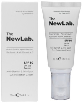 The NewLab. SPF 50 Anti-Blemish Sun Protection Cream: biała tubka i kartonik z czarnym tekstem, widok z przodu.