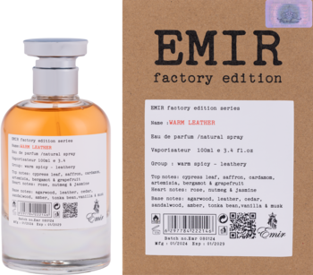 EMIR Warm Leather: Perfumy w przezroczystej butelce z pomarańczowym płynem, obok brązowe pudełko. Korzenno-skórzane.