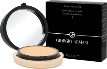 Giorgio Armani Luminous Silk Glow Fusion Powder, otwarty kompakt, beżowy puder, obok czarne opakowanie.