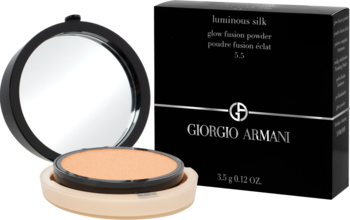 Giorgio Armani Luminous Silk Glow Fusion Powder, jasnobeżowy puder w otwartym czarnym kompakcie z lusterkiem.