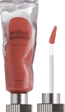 Muzigae Mansion Objet Liquid tint Melted 021, pomarańczowo-czerwony, w przezroczystej tubce, widok z przodu.