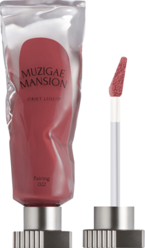 Różowy tint do ust Muzigae Mansion Objet Liquid Pairing 022 w saszetce, matowe wykończenie, widok z przodu.