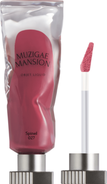 Muzigae Mansion Objet Liquid Spinel 027, różowy tint w unikalnej tubce z wyjętym aplikatorem. Matowy efekt.