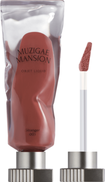 Muzigae Mansion Objęt Liquid tint w odcieniu Sequence, matowy, widok na elastyczną saszetkę i otwartą tubkę z aplikatorem.