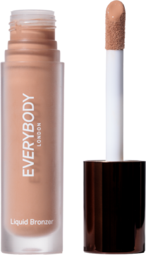 Płynny bronzer Everybody London w szklanej butelce z aplikatorem, widok z przodu. Jasnobrązowy, matowe wykończenie.