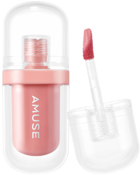 Różowy tint Amuse Jel-Fit w przezroczystej, smukłej butelce. Obok aplikator z błyszczącym, żelowym produktem.