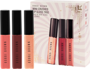 Zestaw Bobbi Brown Mini Crushed Lip Gloss Trio: trzy nawilżające błyszczyki w odcieniach brzoskwini, nude i bordo, plus opakowanie.