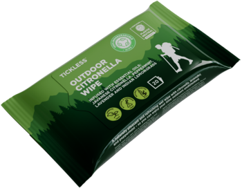 Ciemnozielone chusteczki Tickless Outdoor Citronella Wipes, częściowo otwarte, widok z góry pod kątem. Biały tekst i ikona wędrowca.