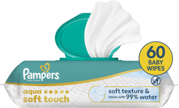 Zielone opakowanie chusteczek nawilżanych Pampers Aqua Soft Touch 99% wody, otwarte, widoczne białe chusteczki.
