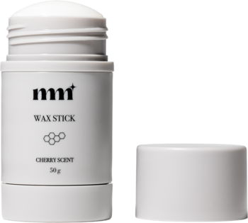 Biały wygładzający wosk do włosów mmi o wiśniowym zapachu w sticku 30g, z odkręconą nakrętką. Widok z przodu.