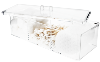Przezroczysty akrylowy pojemnik na waciki i patyczki higieniczne z uchylną pokrywką, widok pod kątem.