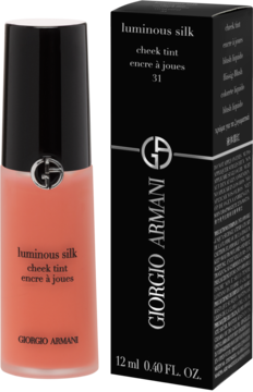 Giorgio Armani Luminous Silk Cheek Tint, brzoskwiniowy odcień w butelce, obok czarnego pudełka, widok pod kątem.