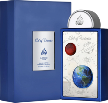 Zestaw perfum unisex Lattafa Art of Universe: granatowy flakon z grawerem planet i pudełko z logo marki.