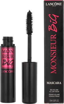 Lancôme Monsieur Big tusz do rzęs: otwarta tubka z czarną szczoteczką i pionowe pudełko z czerwonym napisem, na barwnym tle.