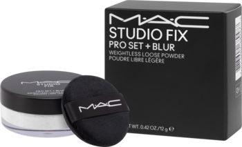 MAC Studio Fix Pro Set + Blur Weightless Loose Powder: słoiczek z pudrem, czarny aplikator i pudełko.