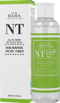 Cos De BAHA NT Niacinamide Facial Toner w przezroczystej butelce z zieloną etykietą i białym pudełku, widok z przodu.