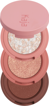 Kaja Beauty Bento trio cieni Coral Sunrise. Piętrowe opakowanie, 3 odcienie: biały shimmer, koralowy shimmer, brązowy mat.