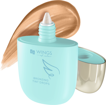 AA Wings of Color Bronzing Tint Drops 01 Sunlit, turkusowa butelka z kroplomierzem i otwartą nakrętką, na tle brązowego tintu.