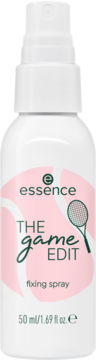 essence THE game EDIT fixing spray, biała butelka z różowymi grafikami i zieloną rakietą tenisową, widok z przodu.