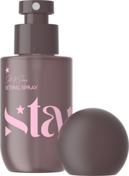 Szarobrązowy utrwalający makijaż Setting Spray Set & Stay z pompką, różowe logo 'star', okrągła nakrętka obok.