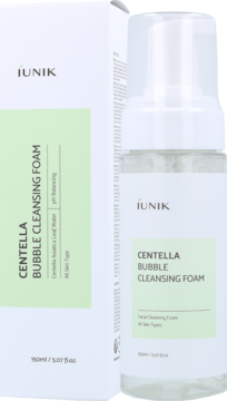 iUNIK Centella Bubble Cleansing Foam: białe pudełko i butelka, łagodna pianka z wąkrotą azjatycką, z przodu.