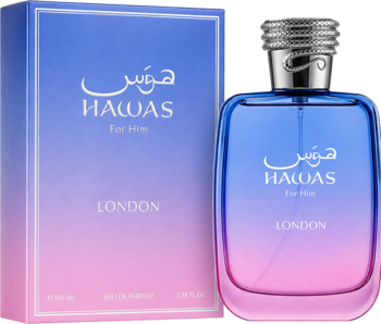 Hawas London by Rasasi For Him: flakon perfum i pudełko z gradientem błękitu i różu, widok lekko pod kątem.