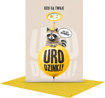 Karnet Urodzinowy z szopem praczem w czapce, żółtym balonem "URODZINKI!" i ustawianą cyfrą "2" wieku.