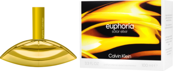 Złoty flakon perfum Calvin Klein Euphoria Solar Elixir dla kobiet i białe pudełko z ognistym wzorem.