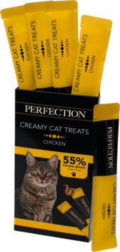 Perfection Creamy Cat Treats Chicken: czarno-żółte pudełko z kotem, cztery żółte saszetki. 55% piersi kurczaka, bez zbóż.