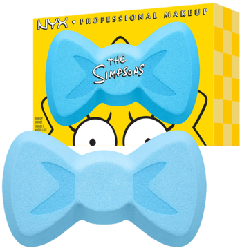 Dwie niebieskie gąbeczki NYX The Simpsons Maggie Bow w kształcie kokardki, na tle żółtego pudełka z Marge.