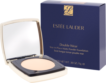 Estee Lauder Double Wear matujący podkład w pudrze, otwarty kompakt z lustrem, obok granatowe pudełko.