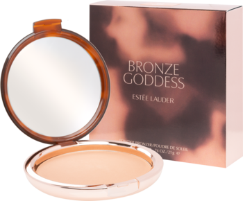 Otwarty puder prasowany Estee Lauder Bronze Goddess w bursztynowym kompakcie z lustrem, widok z przodu, z opakowaniem.